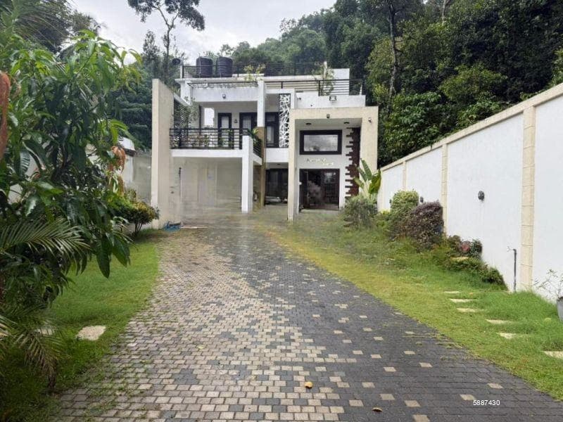 Luxury house for Sale in Kandy (SSPH-294)