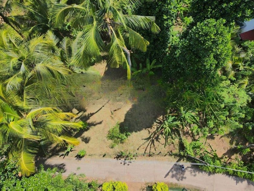 යක්කල ලයිසියම් එක ලගින් වටිනා ඉඩමක් / SA 11022