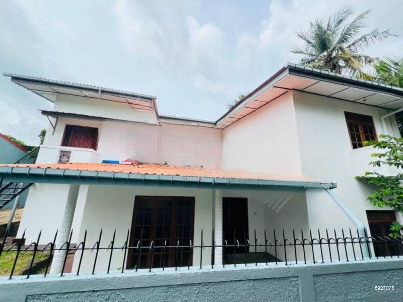 Spacious 4-Bedroom Two-Story House for Sale in Mavittara, Piliyandala