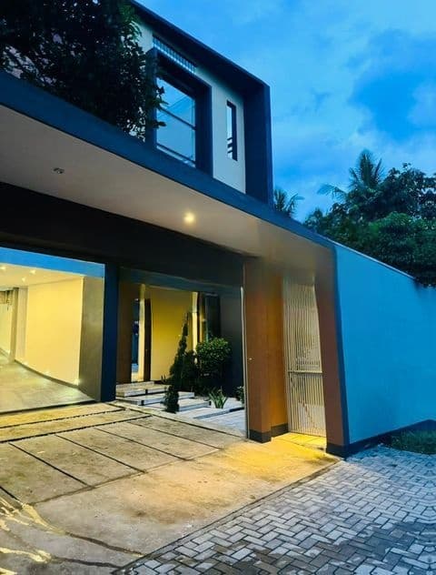 Super Luxury House for Sale Pelawatta Ds165