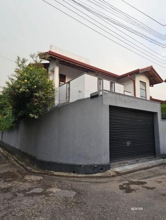 4 Bedroom House for Sale in Thalawathugoda | LKR 75 Million (HS4759)