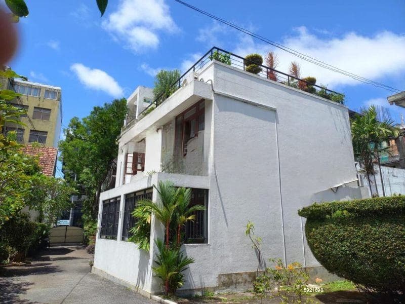 Luxury 3 Bedroom House for Sale in Nugegoda | 2,100 Sq.Ft. Home with Solar Power & Roof Terrace