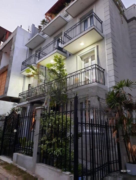 Two Storied House For Sale in Colombo 7 - PDH181