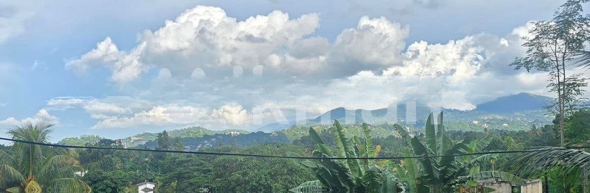 Land For Sale in Katugasthota (walking distance to town)