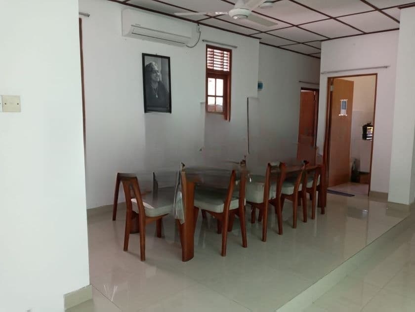 Upper floor for rent commercial propose colombo 5