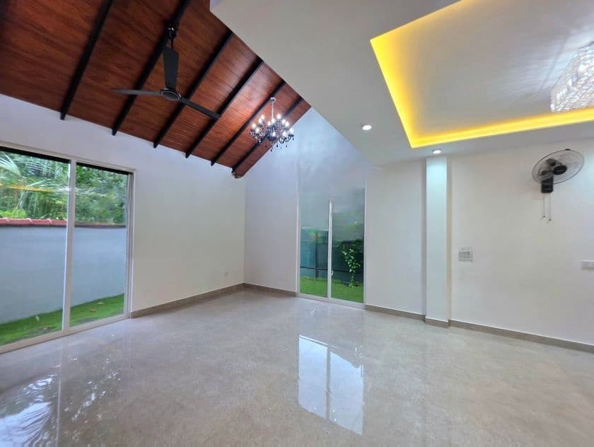 කැස්බෑව හංදියට නුදුරු අලුත්ම දෙමහල් නිවස විකිනීමට