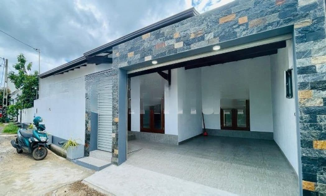 Brand New Beautiful Luxury House For Sale In Athurugiriya