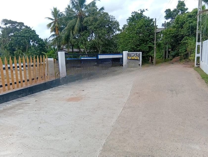 Athurugiriya ප්රධාන බස් පාරට සමීපයෙන් විකිණීමට අගනා බිම් කොටස්