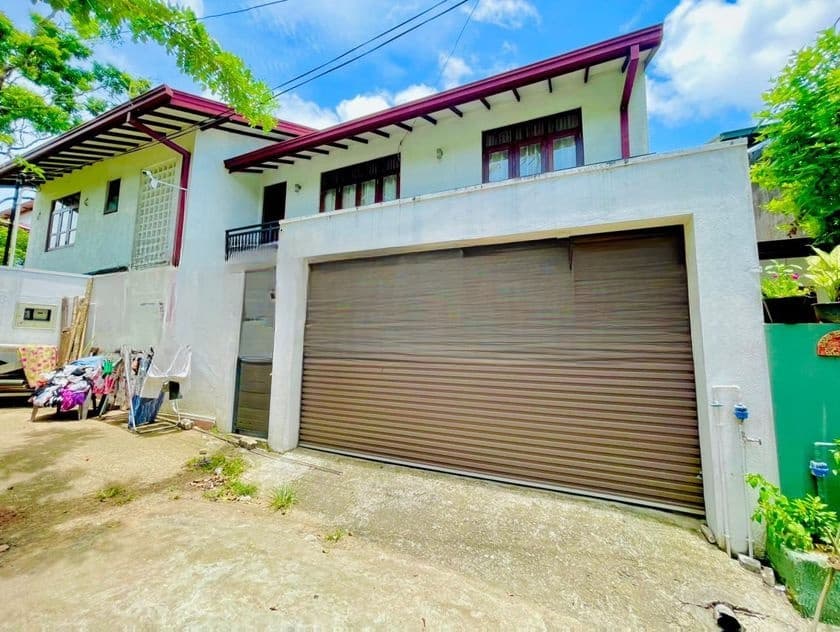 බෝකුන්දර හංදියට මීටර් 50 ක දුරින් පිහිටි දෙමහල් නිවසක් විකිණීමට
