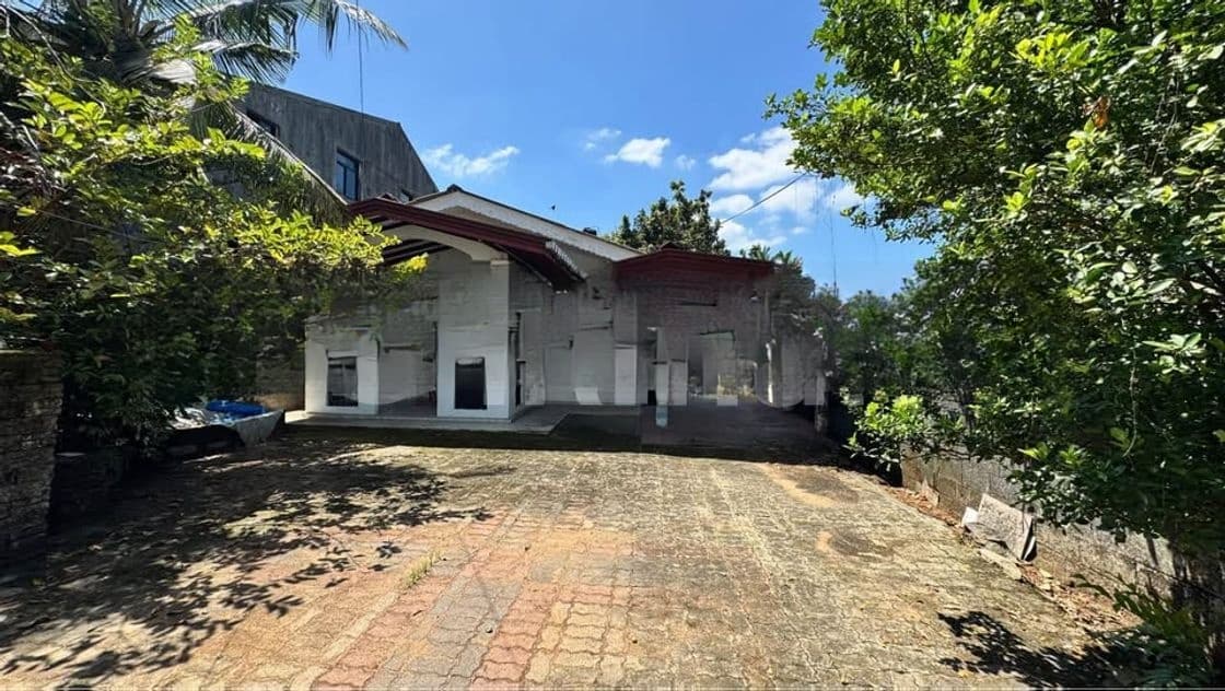 Land With House For Perche Value Mattegoda Kottawa 12/= Lakhs Per Perch