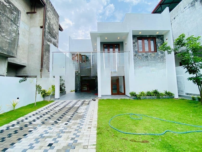 Modern Two-Storey Luxury Home for Sale – Athurugiriya