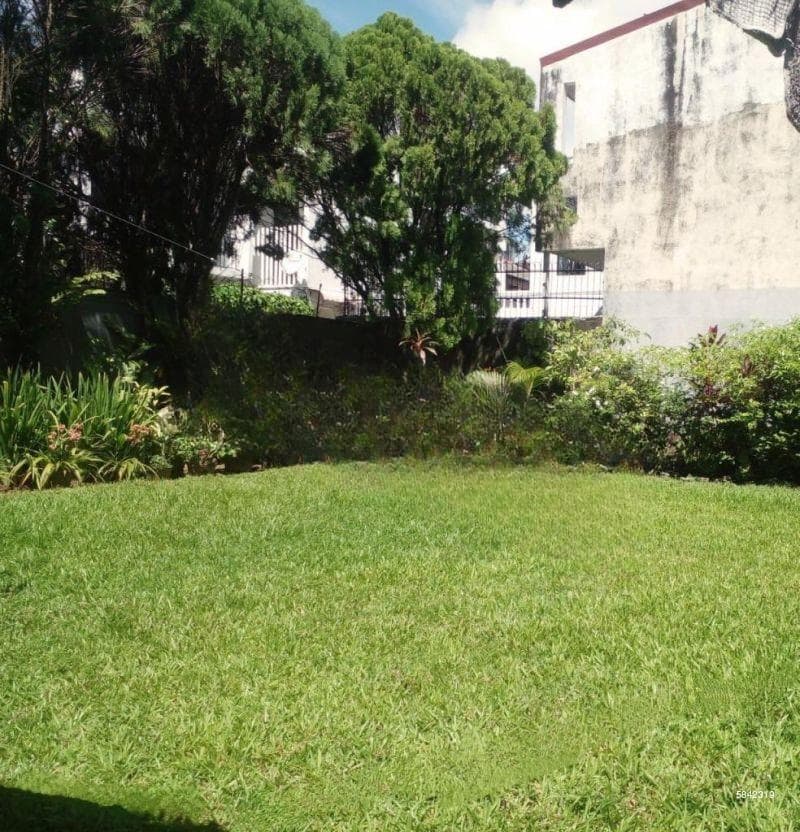 32 perches land with house for sale in Colombo 7 for Rs. 25 million (per perch)