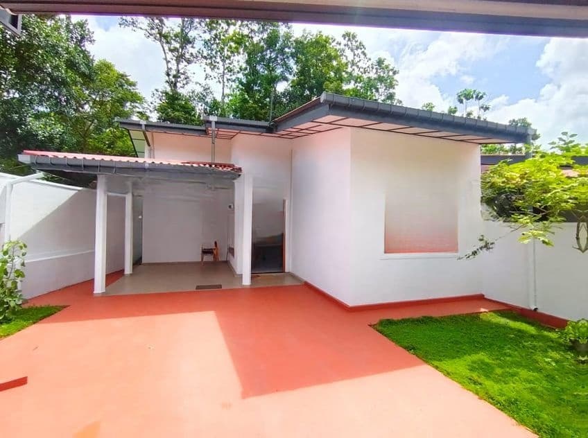 ගඩොල්වලින් සෑදු ළස්සන තනි මහල් නිවසක් විකිනිමට කොටිටාව පොල්ගස්ඕවිට.