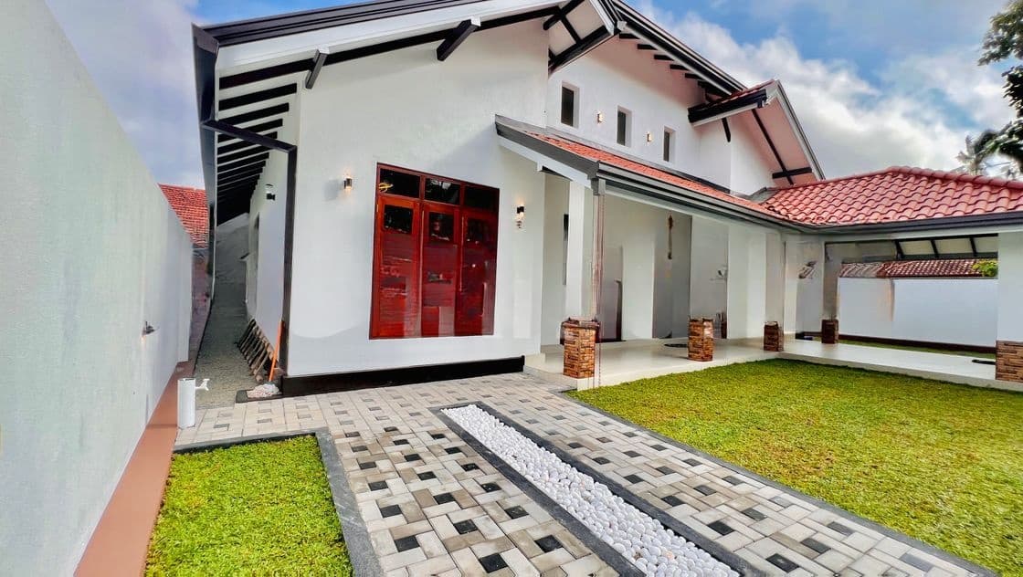 අලංකාරව සහ ශක්තිමත්ව ඉදිකල සුපිරි තනිමහල් නිවස විකිණීමට මීගමුව