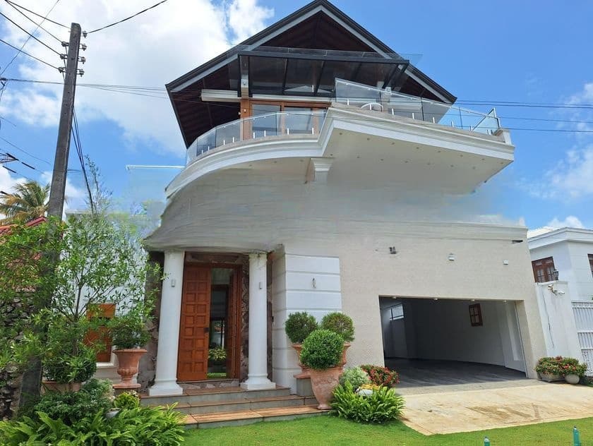 Brand New Super Luxury House for Sale in Battaramulla