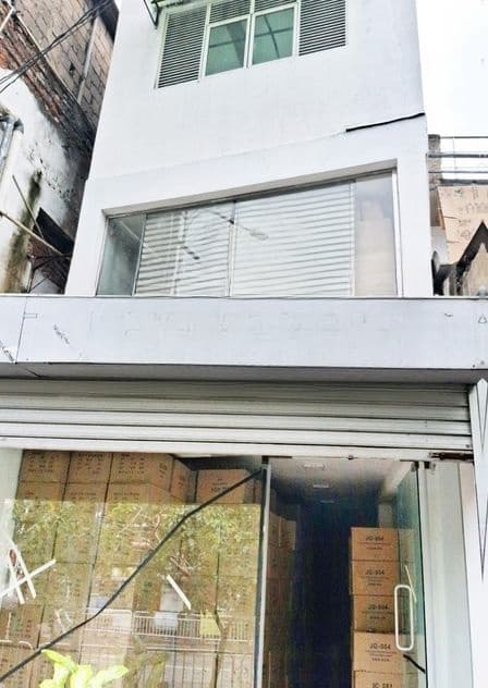 Nugegoda Town : 2,800nsf Commercial Building for Sale Near Bus Stand