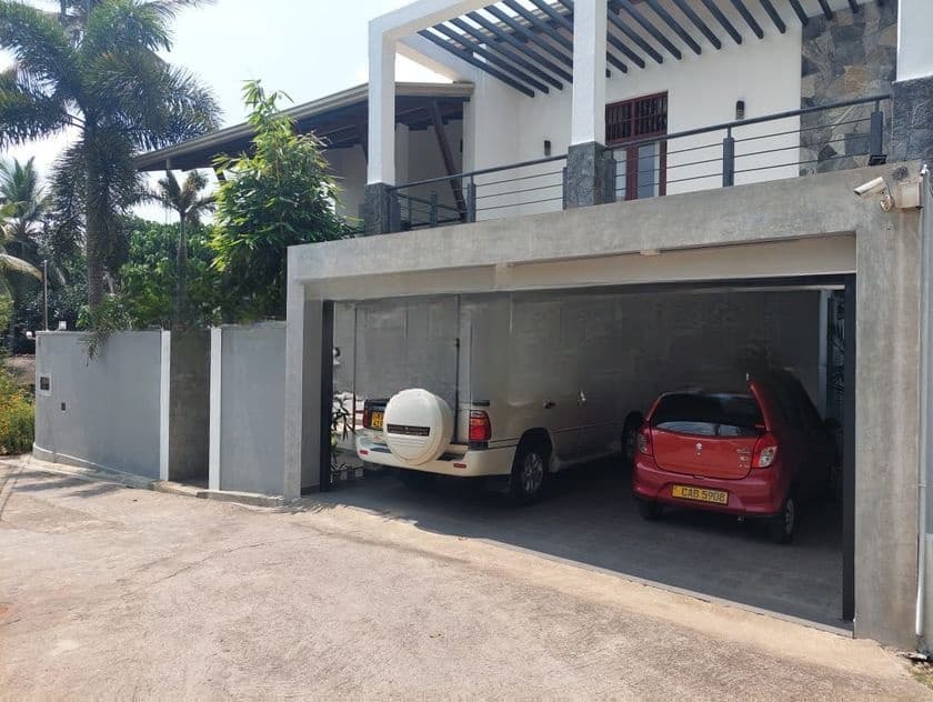 Valuable House For sale Talawathugoda