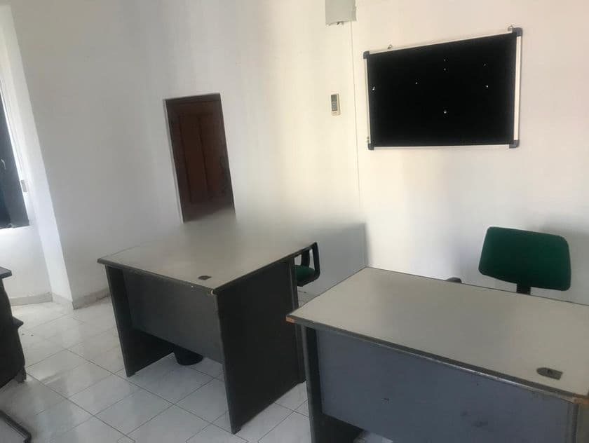 Col 1 Furnished Office Space With Parking For Rent (MG1146)