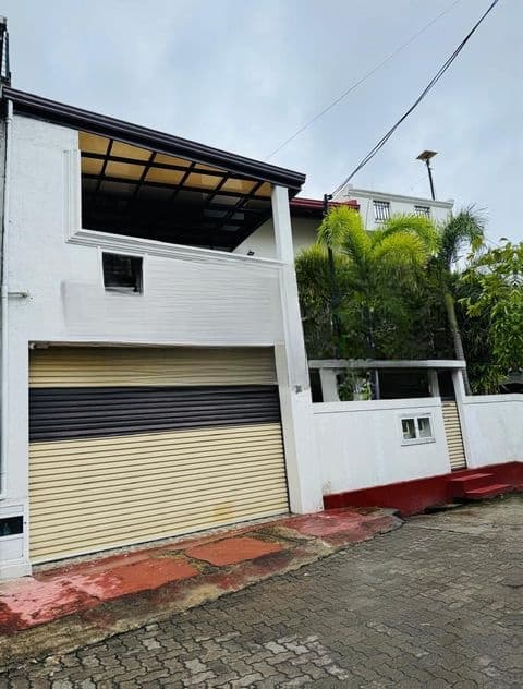 Modern 3-Storey Dual Unit Home for Sale – Pepiliyana