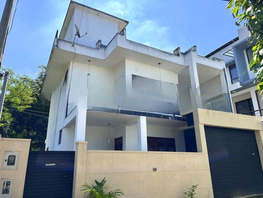 Two Storied Solid House Athurugiriya Galwarusa Rd - PRICE REDUCED