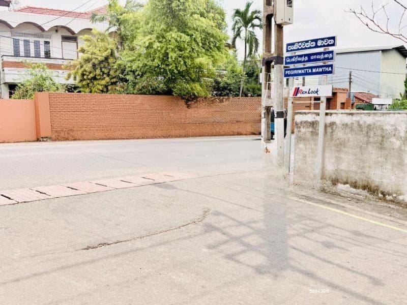 43.5 perches land with house for sale in Nugegoda for Rs. 4.50 million (per perch)