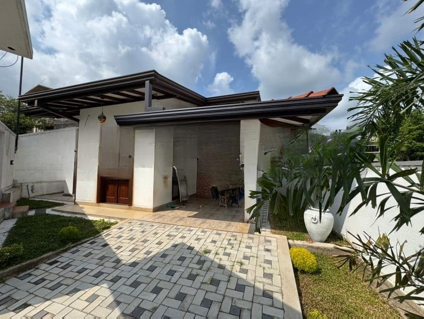 LUXURY NEW HOUSE FOR SALE IN PILIYANDALA