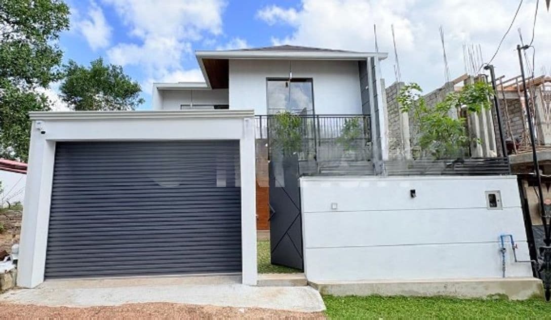 Beautiful Modern House for Sale in Athurugiriya