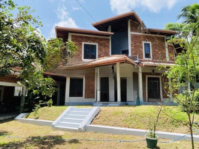 Tropical Modern spacious 4+1 bed house & lawn on a rectangular 18.13p land for sale at Kalapaluwawa, Rajagiriya