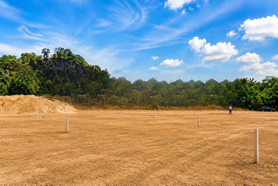 හෝමගම අටිගලින් බිම් කොටස්
