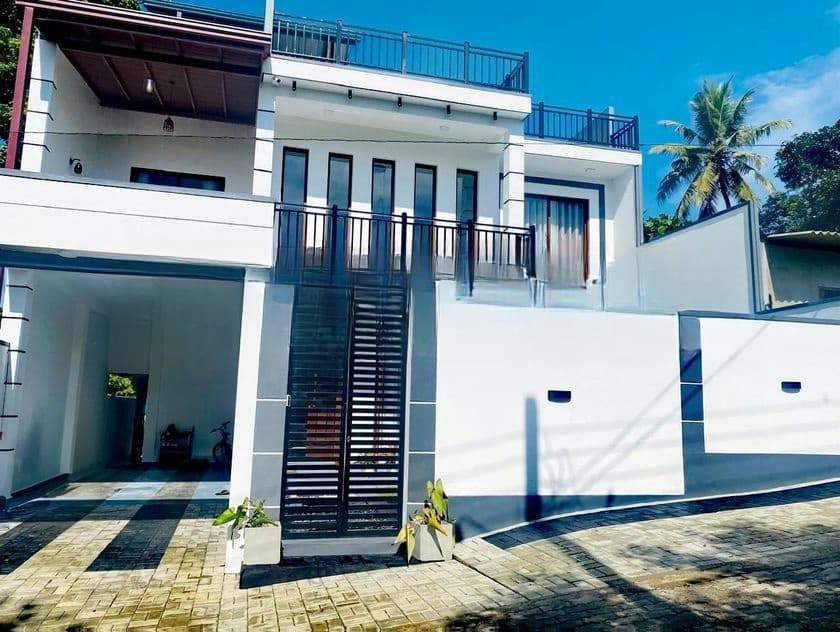 Two Story House for Sale in Athurugiry Road Walgama