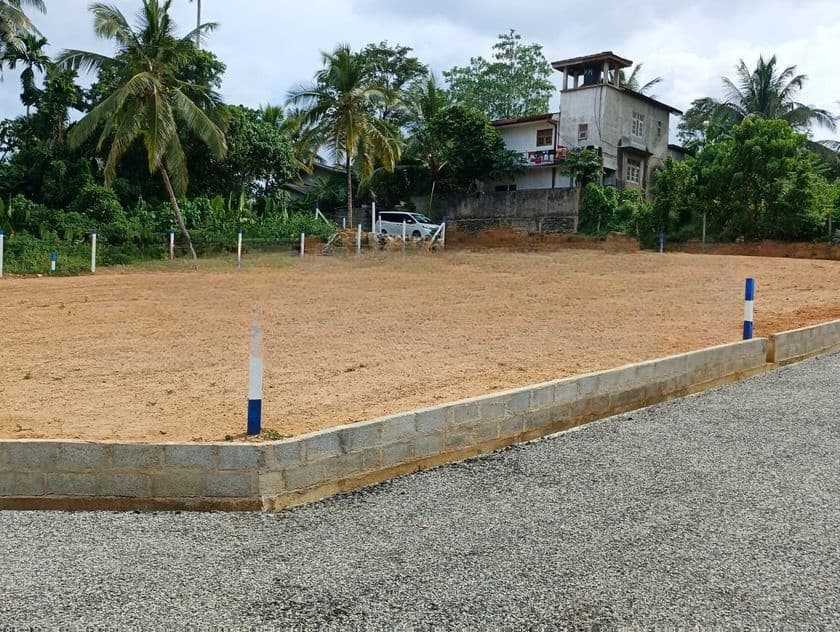 Land for Sale at Meegoda
