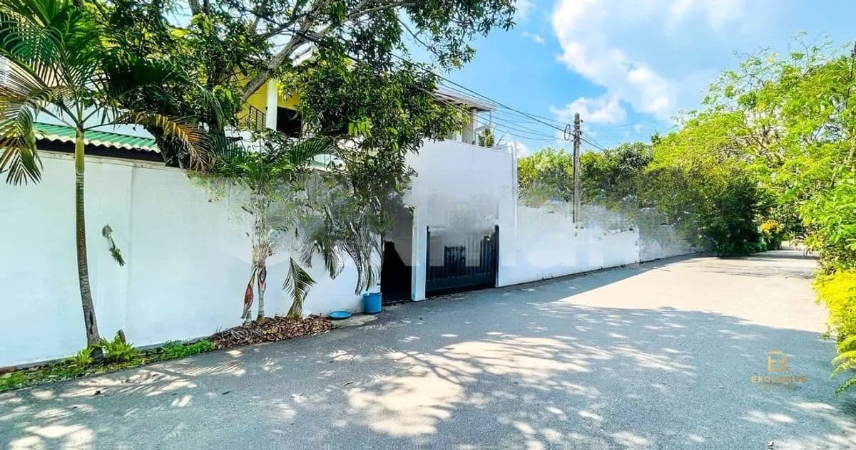 5 Bedroom Solid House for Sale in Boralesgamuwa