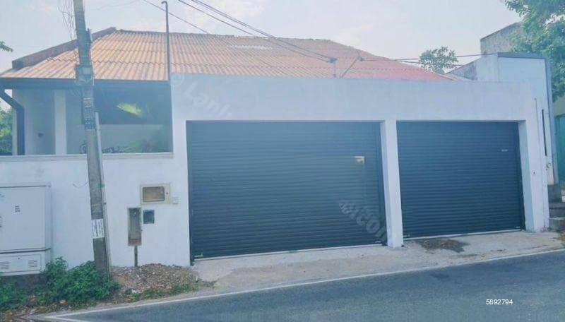 Spacious House with Annex for Sale in Akuregoda – Battaramulla