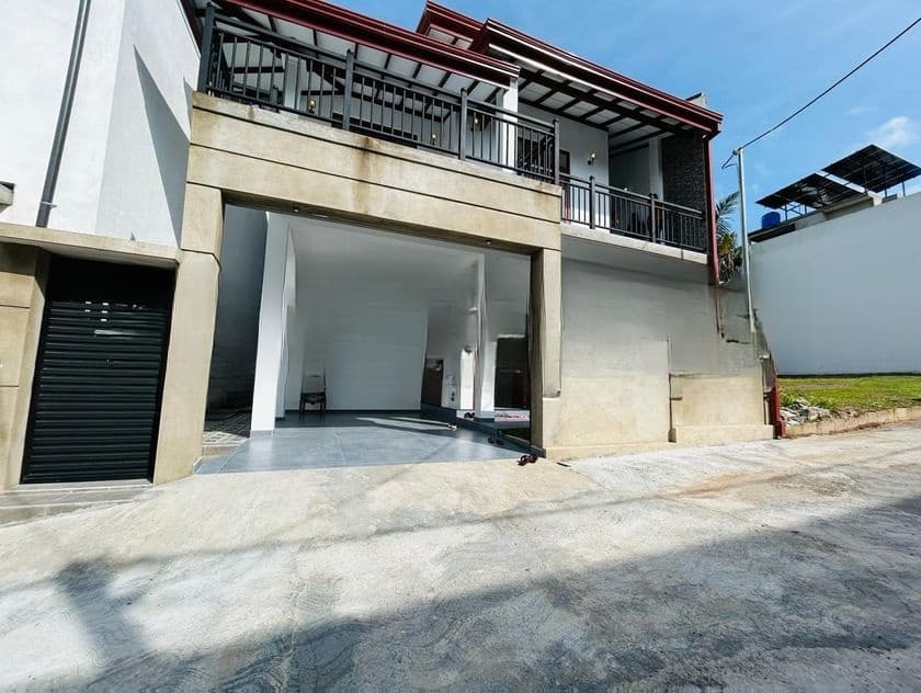 HAS210 - Brand New Luxury Quality Valuable House for Sale in Piliyandala