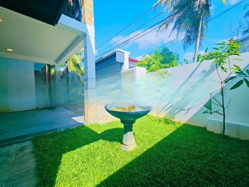 Brand-New Modern House for Sale – Thalawathugoda Road Hokandara