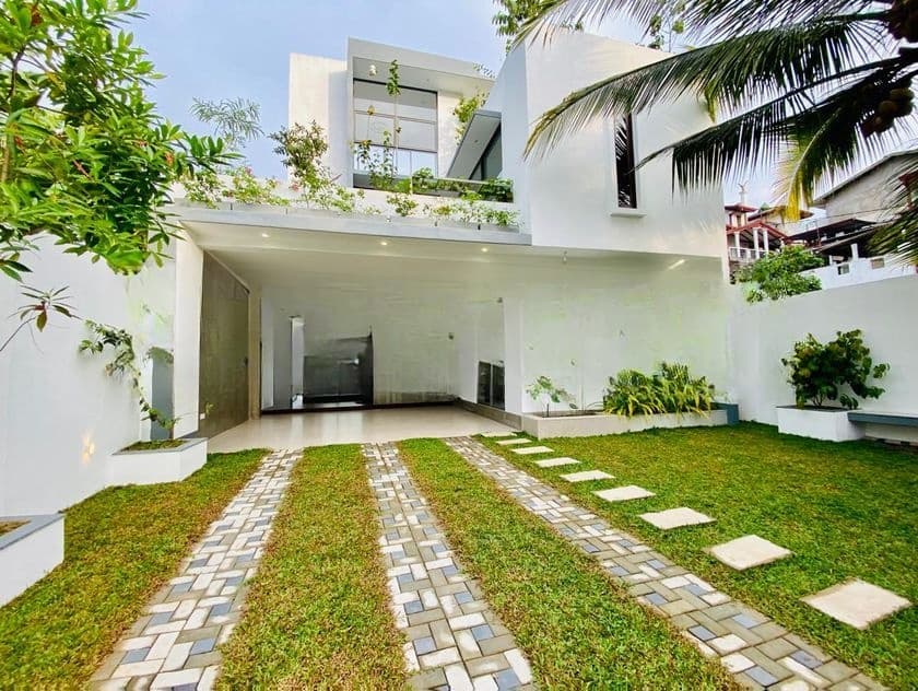 HJS159- Luxury Valuable House for Sale in Kadawatha