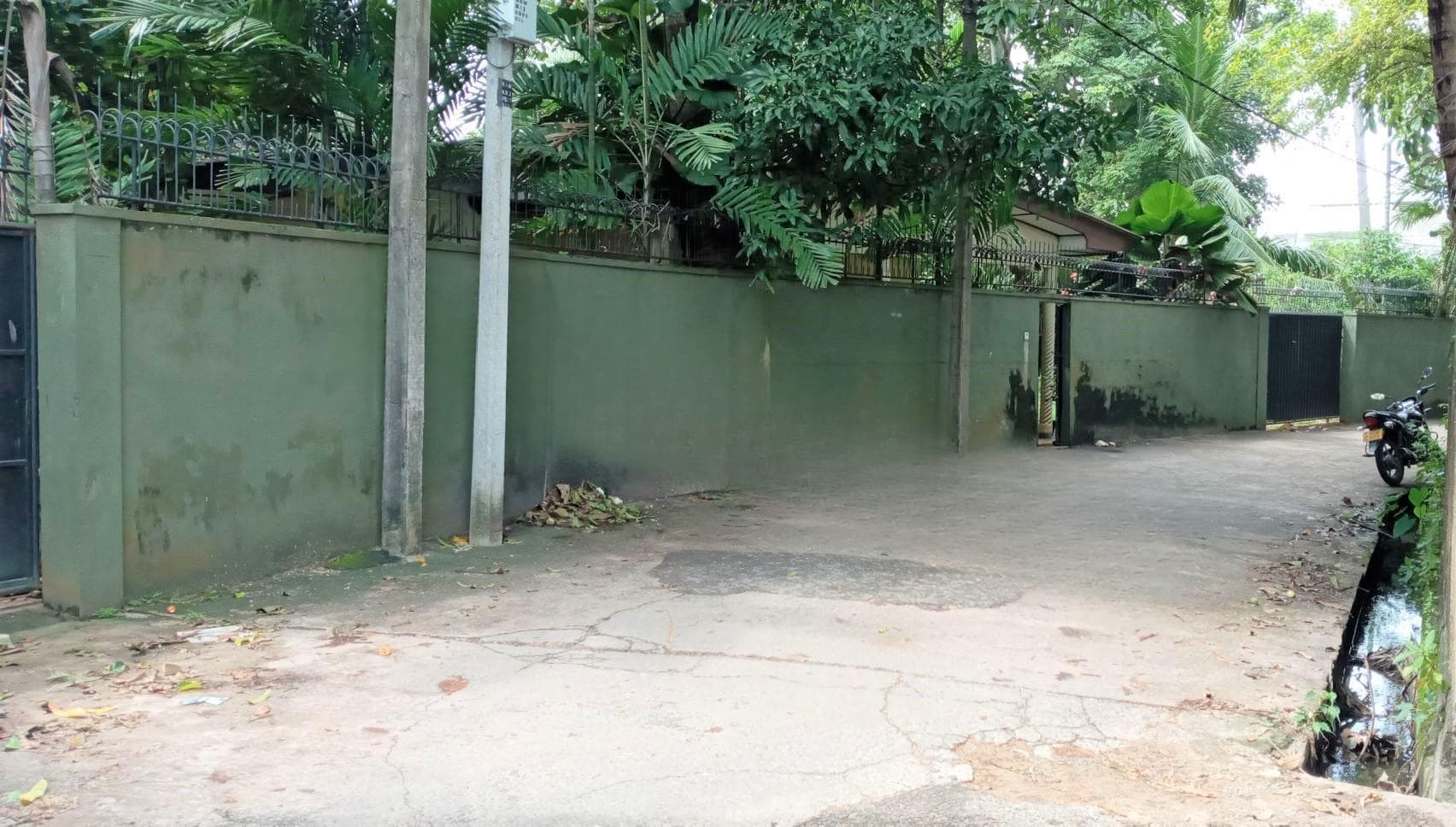 Exclusive 82P Solid Land In Katubedda with Two Houses