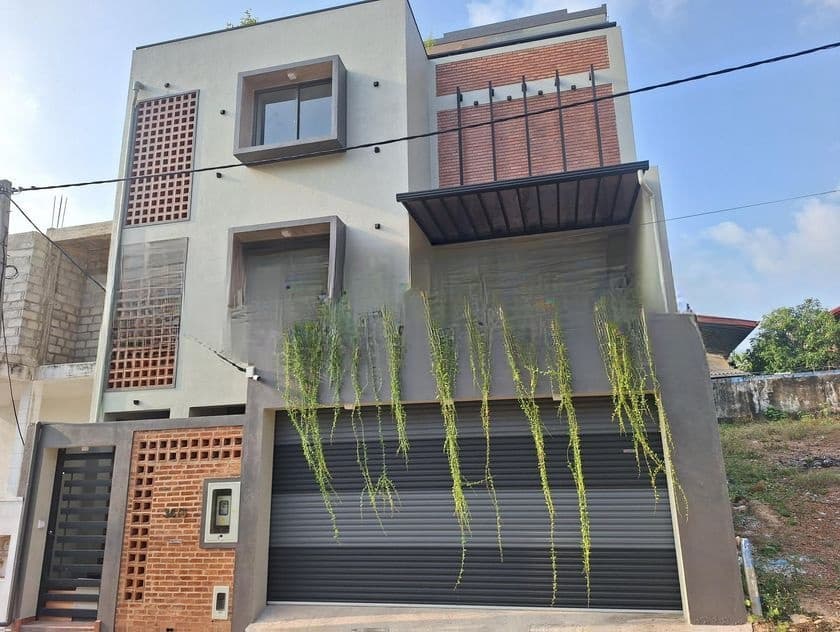 katubadda junction luxury house for sale