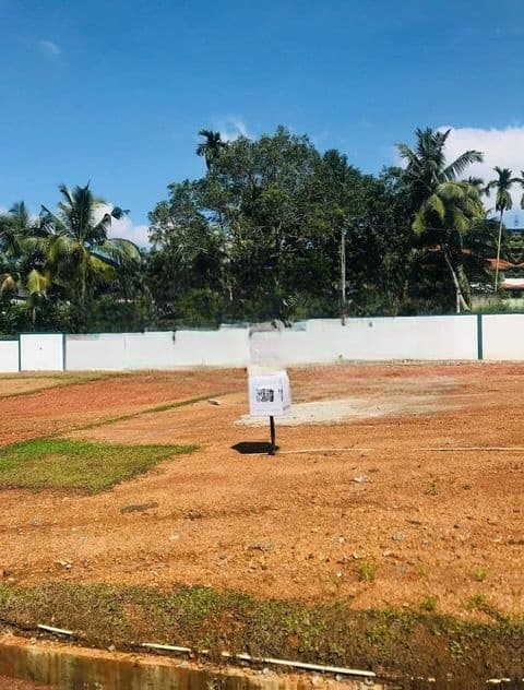Valuable Land for Sale Athurugiriya Galvarusawa Road