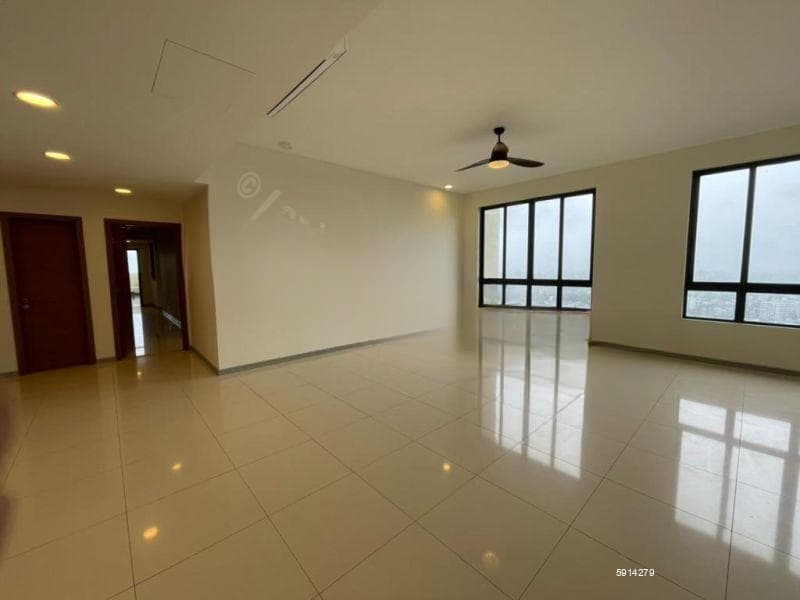Apartment For Sale in Colombo 05
