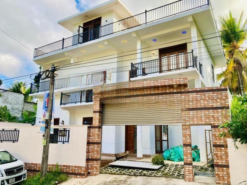 (OS608)🏡✨ Spacious Luxury Residence with Grand Rooftop – Kadawatha Prime Location ✨🏡