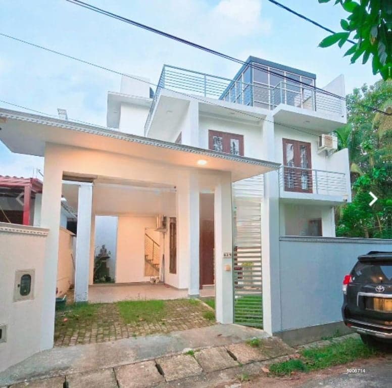 33 M | Polgasowita | 2 Story house for sale in Piliyandala
