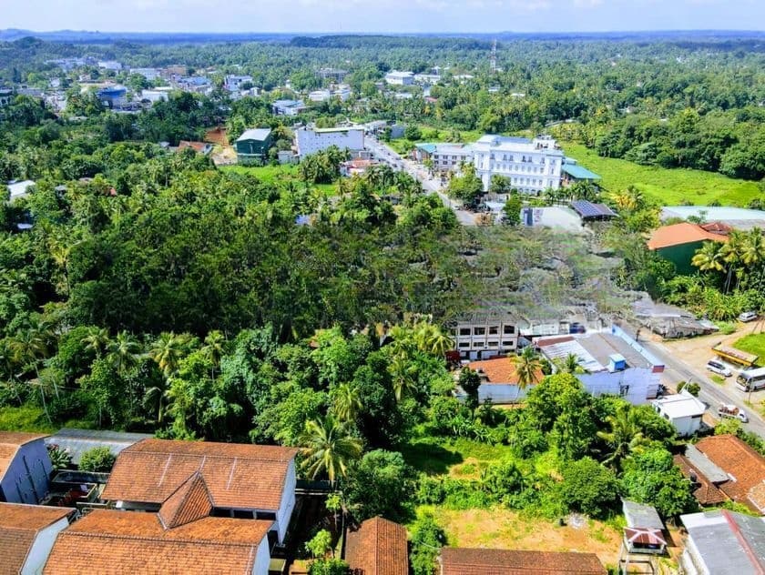 නිට්ටඹුව නගර මධ්යයෙන් කොළඹ /නුවර මාර්ගයෙන් දෙවන ඉඩම
