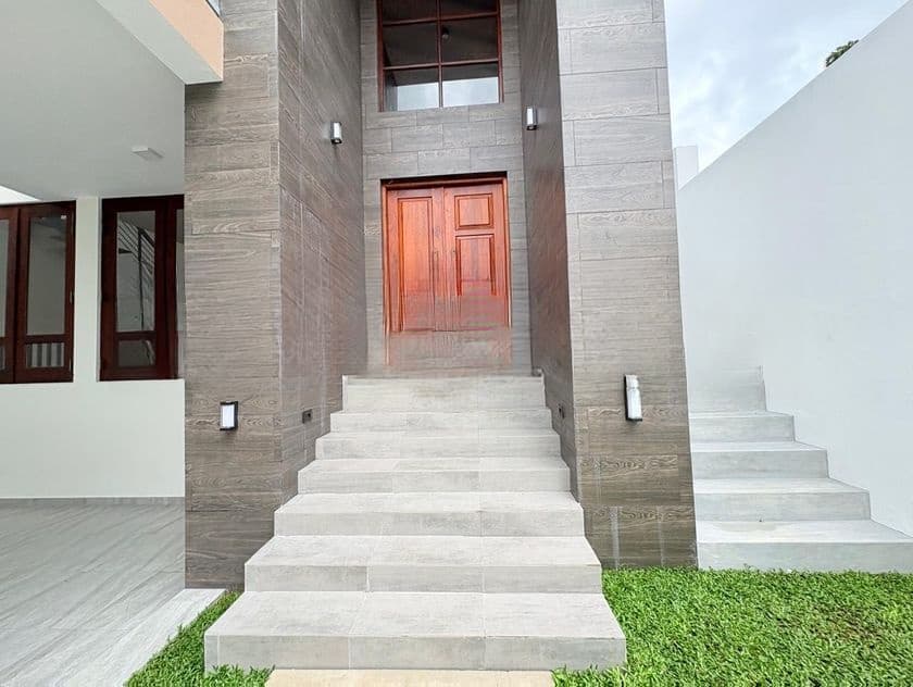 Luxury Brand New House For Sale in Battaramulla