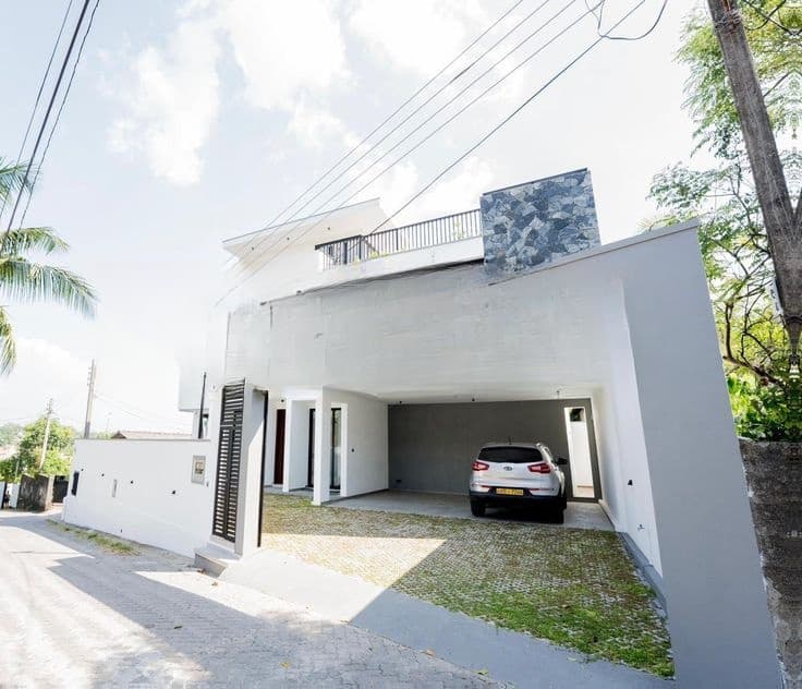 Elegant Two Storey Luxury Home with Rooftop – Thalahena Battaramulla