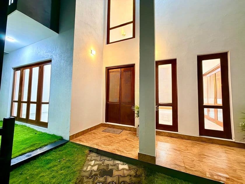 Super Luxury 3-Storey House for Sale – Hokandara