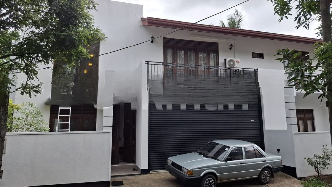 Two Storey House for Sale in Athurugiriya
