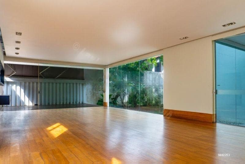 Road Facing Commercial Property For Rent in Colombo 7