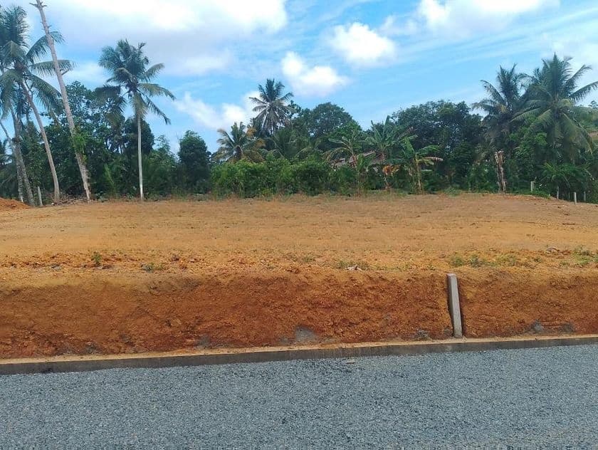 Land Plots in Aluthwala