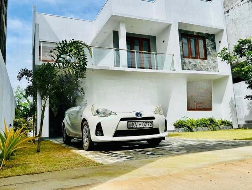 Luxury Elegant House for Sale in Athurugiriya
